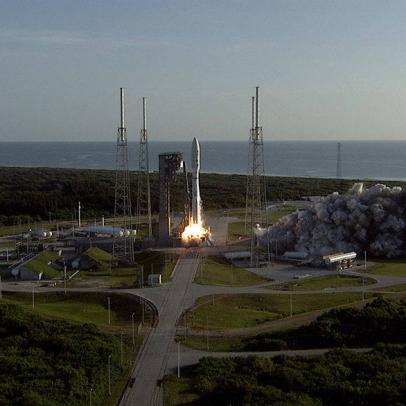 A United Launch Alliance Atlas V 541 rocket lifts off from Space Launch Complex 41 at Cape Canaveral Air Force Station in Florida on July 30, 2020, at 7:50 a.m. EDT, carrying NASA’s Mars Perseverance rover and Ingenuity helicopter. The rover is part of NASA’s Mars Exploration Program, a long-term effort of robotic exploration of the Red Planet. The rover’s seven instruments will search for habitable conditions in the ancient past and signs of past microbial life on Mars. The Launch Services Program at Kennedy is responsible for launch management.