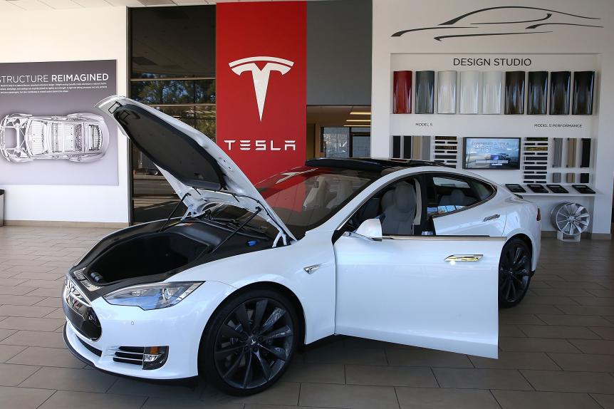 187005518 PALO ALTO, CA - NOVEMBER 05: A Tesla Model S car is displayed at a Tesla showroom on November 5, 2013 in Palo Alto, California. Tesla will report third quarter earnings today after the closing bell. (Photo by Justin Sullivan/Getty Images)