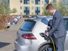 Car companies are investing heavily in electric vehicles (EVs) to reduce global greenhouse gas emissions from transport. But ramping up electric car manufacture means finding a solution to the problem of lithium battery life and slow charging times. Big firms are now pumping money into longer-lasting and safer solid-state batteries.